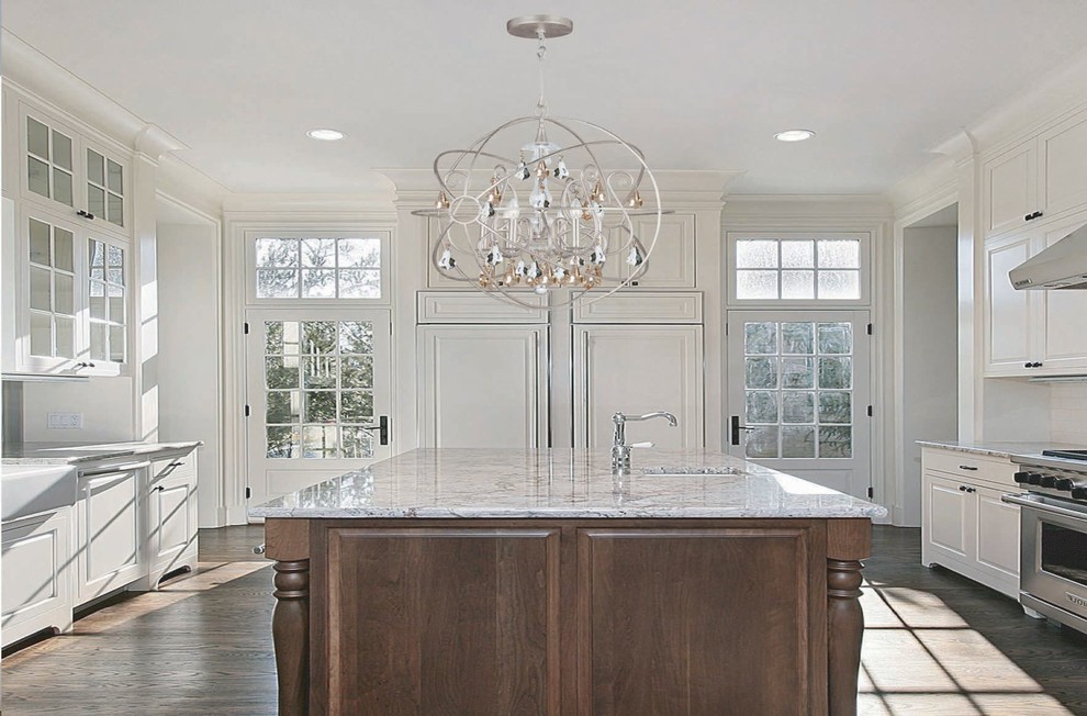 Example of a transitional kitchen design in Chicago