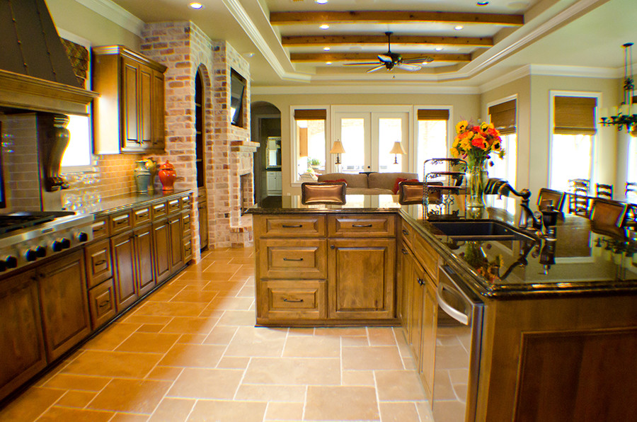 Kitchen - rustic kitchen idea in Houston