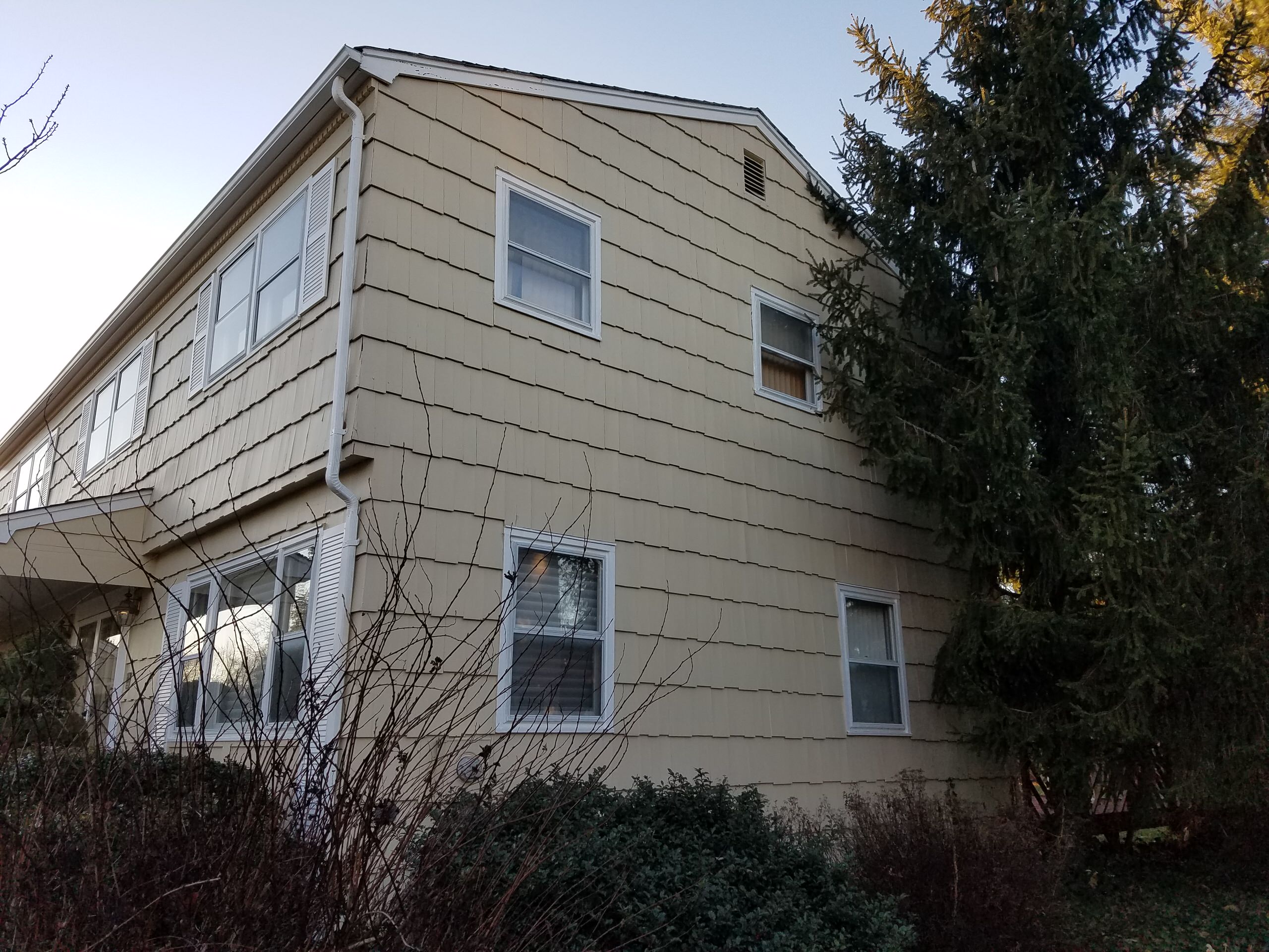 New Windows, Vinyl Siding, and Gutters at Gunpowder Drive in East Brunswick, NJ