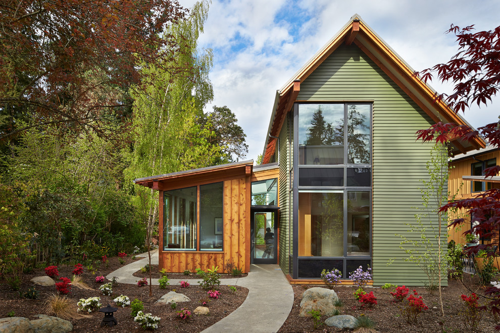 Photo of a contemporary green exterior in Seattle.