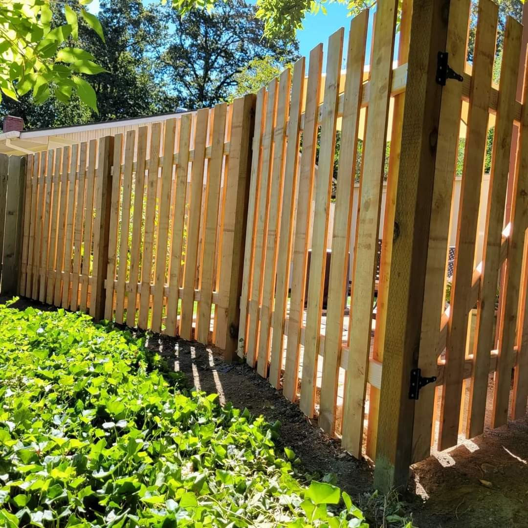 Good neighbor fence with no cap