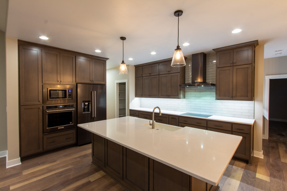 Home design - transitional home design idea in Milwaukee
