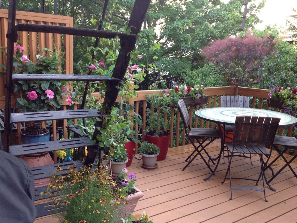 Photo of a small arts and crafts side yard deck in New York with no cover.