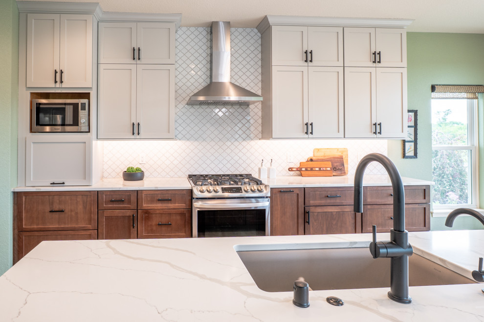 Example of a transitional kitchen design in Milwaukee