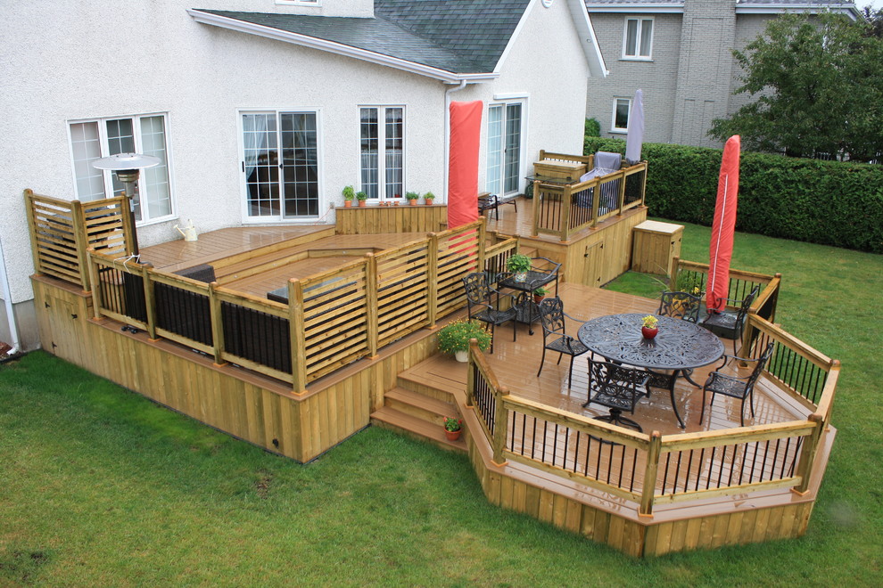 This is an example of a contemporary deck in Montreal.