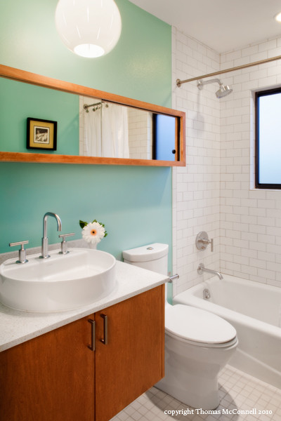 Silver Agave House modern-badezimmer