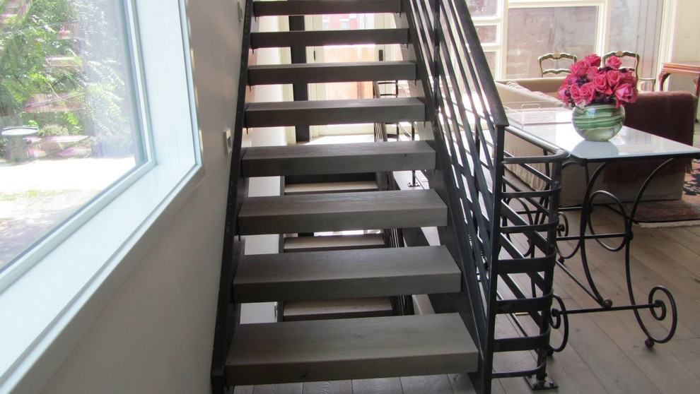 Photo of a contemporary staircase in Columbus.
