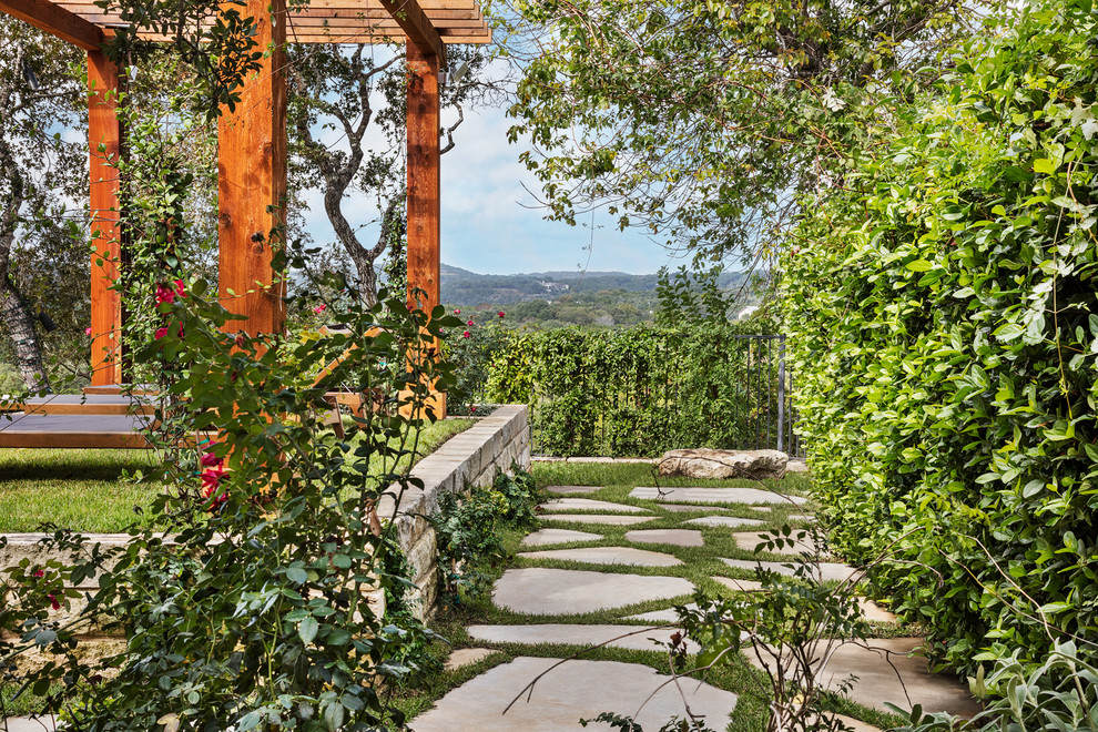 Design ideas for a small traditional backyard full sun garden in Austin.