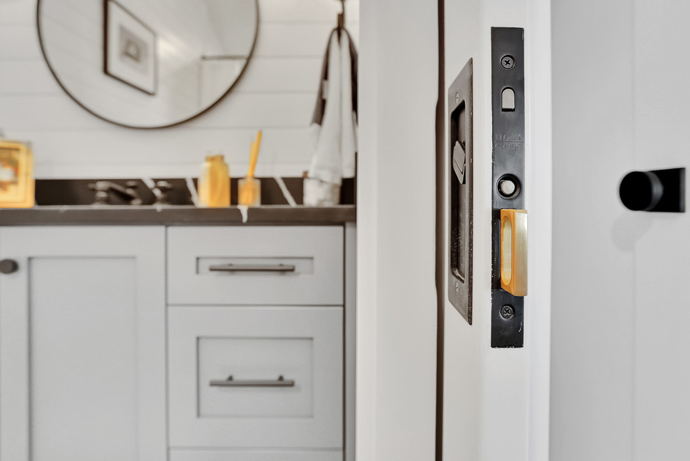 Home design - transitional home design idea