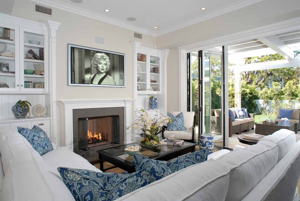 This is an example of a traditional family room in Los Angeles.