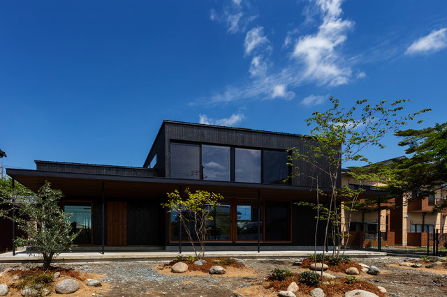 白粉町の住宅 moderno-facciata