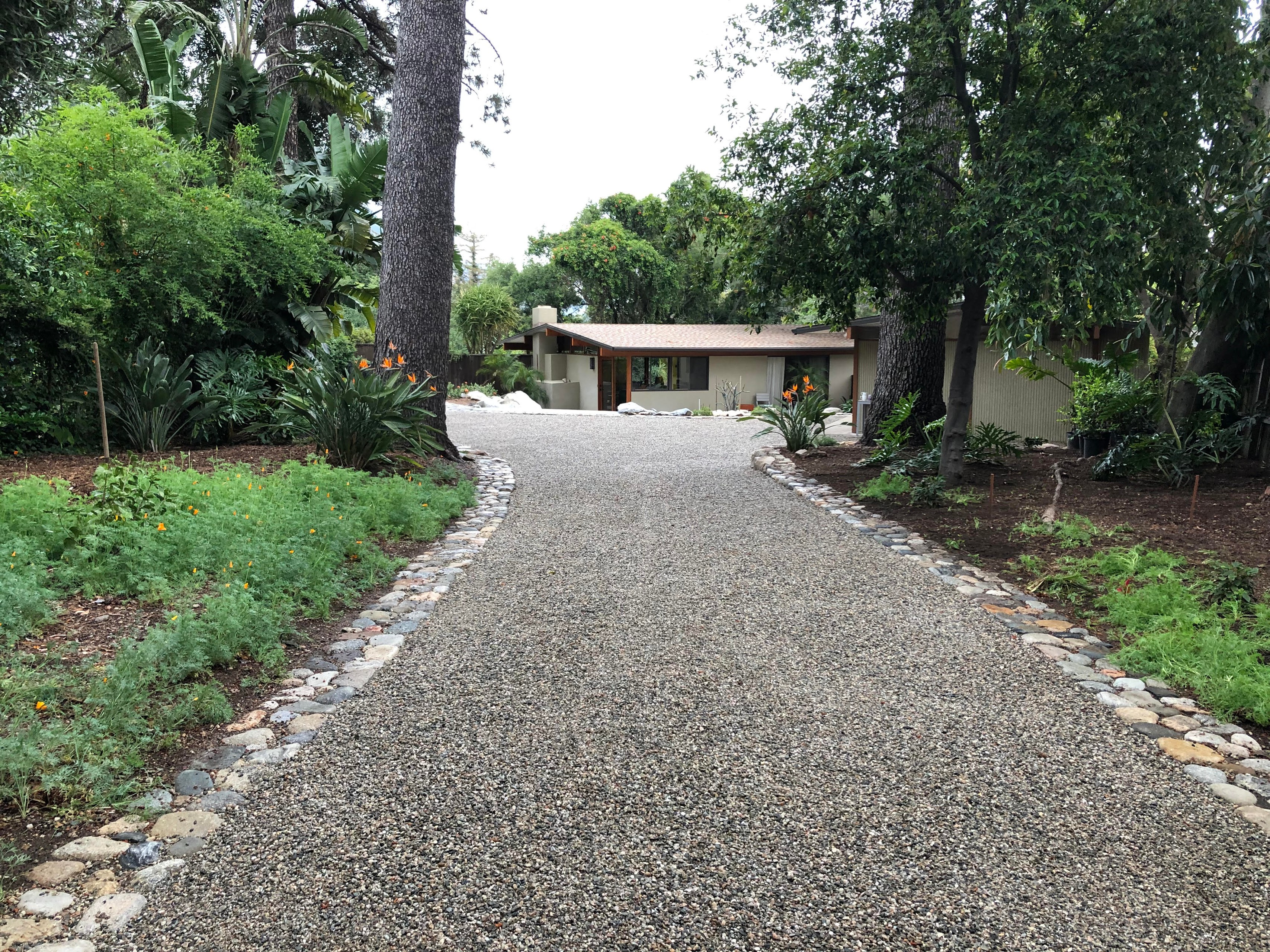 Pea Gravel Driveway - Photos \u0026 Ideas | Houzz, image size:3414x2560
