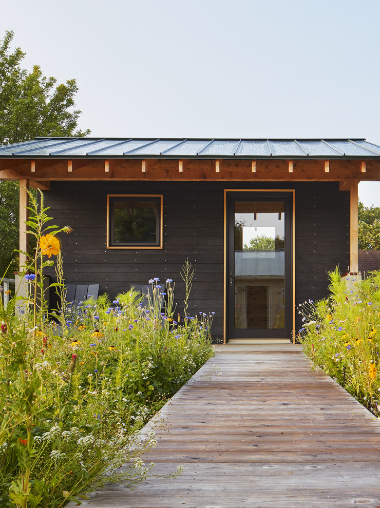 Scandinavian detached shed and granny flat in Minneapolis.