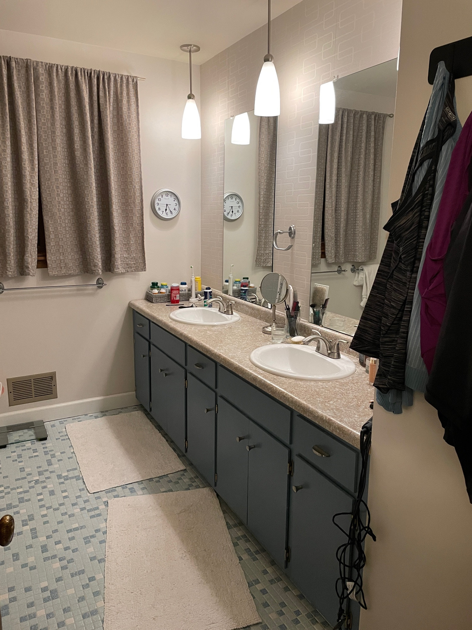 New Berlin Bathroom before photo