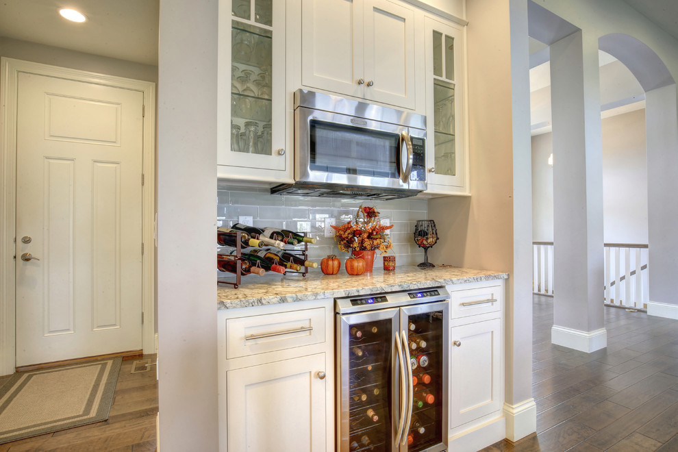 Home design - transitional home design idea in Chicago