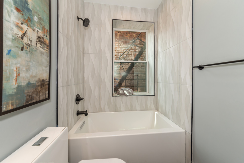 Transitional home design photo in Cincinnati