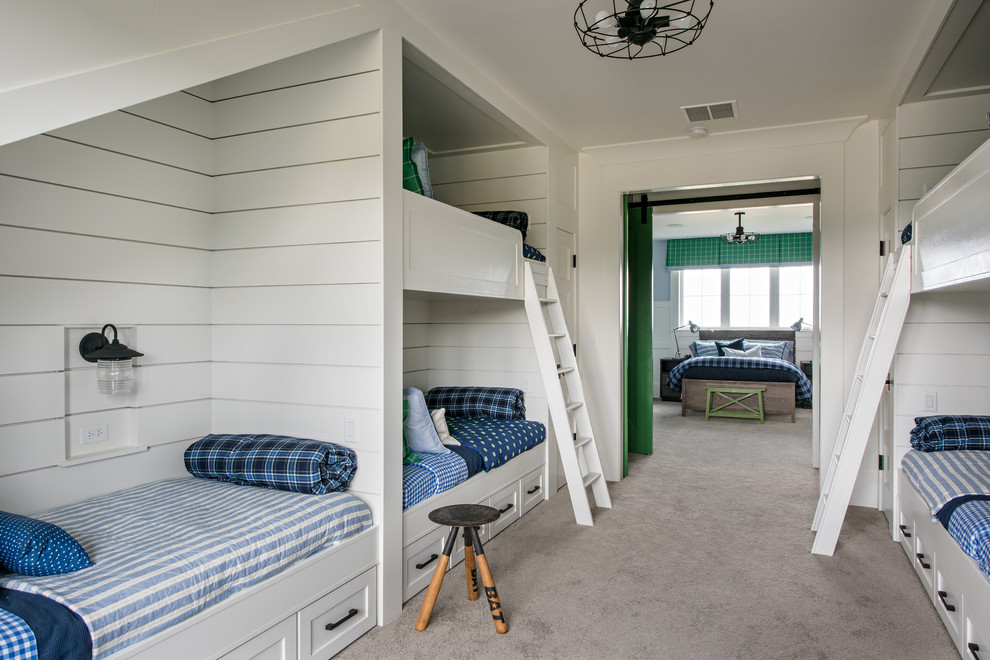 2016 Parade of Homes Colorado Springs - Transitional home design photo in Denver