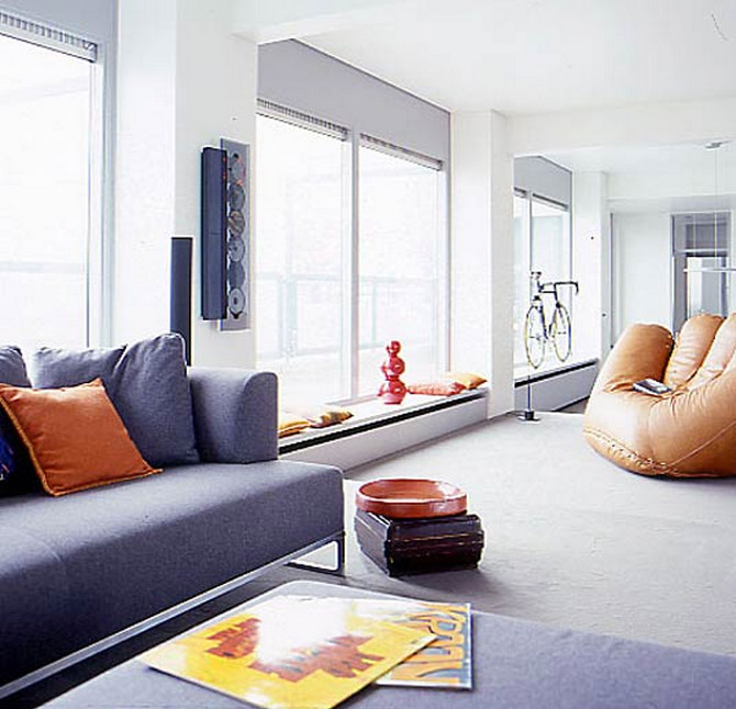 Photo of a contemporary family room in Berlin.
