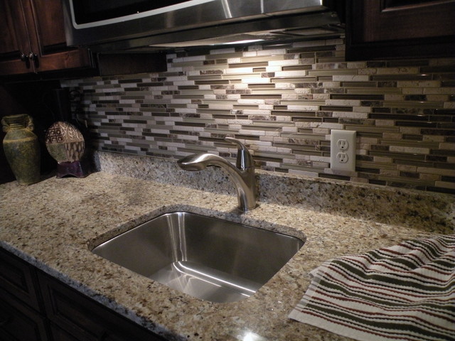 Kitchen Backsplashes modern-kueche