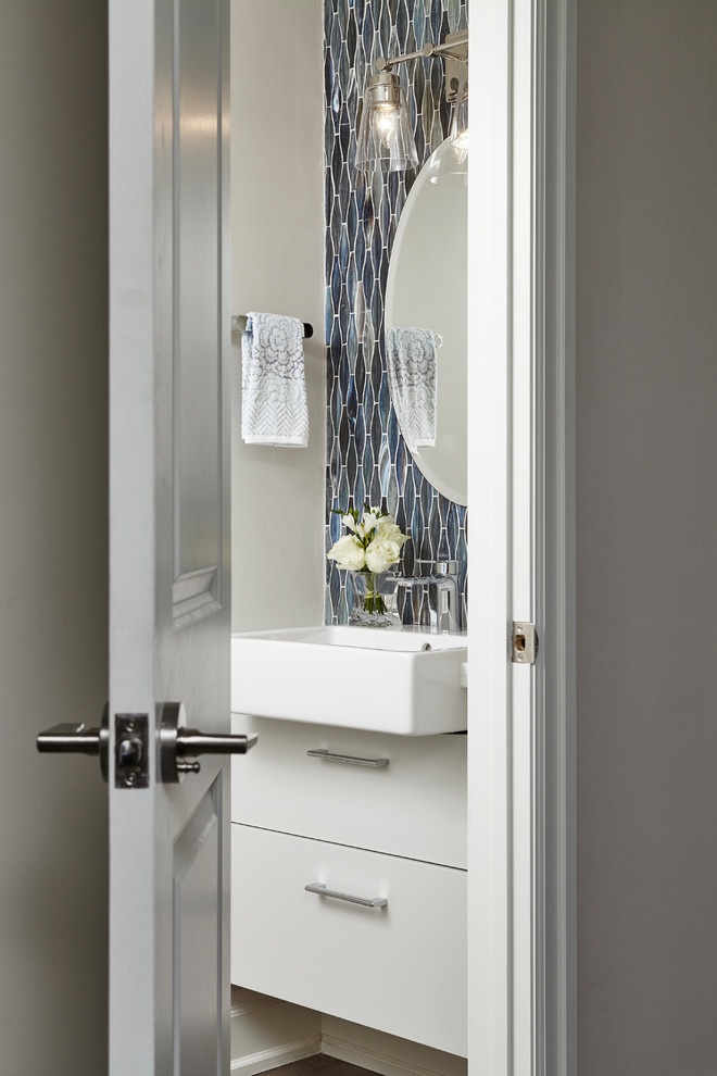 Inspiration for a transitional home design remodel in Toronto