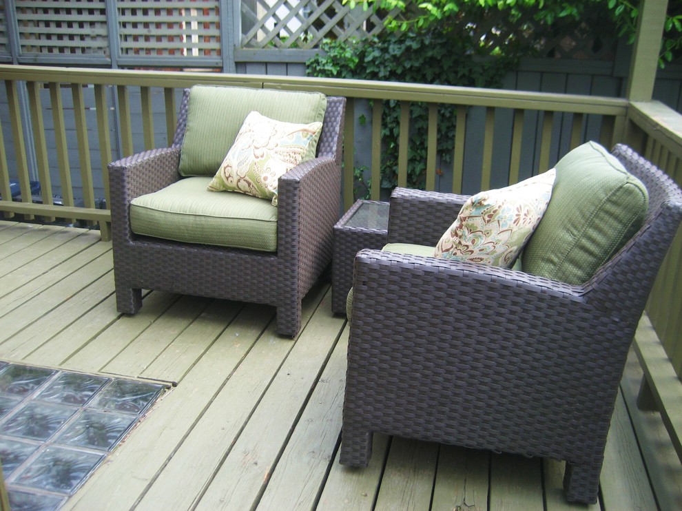 Design ideas for a large transitional backyard deck in Toronto with no cover.