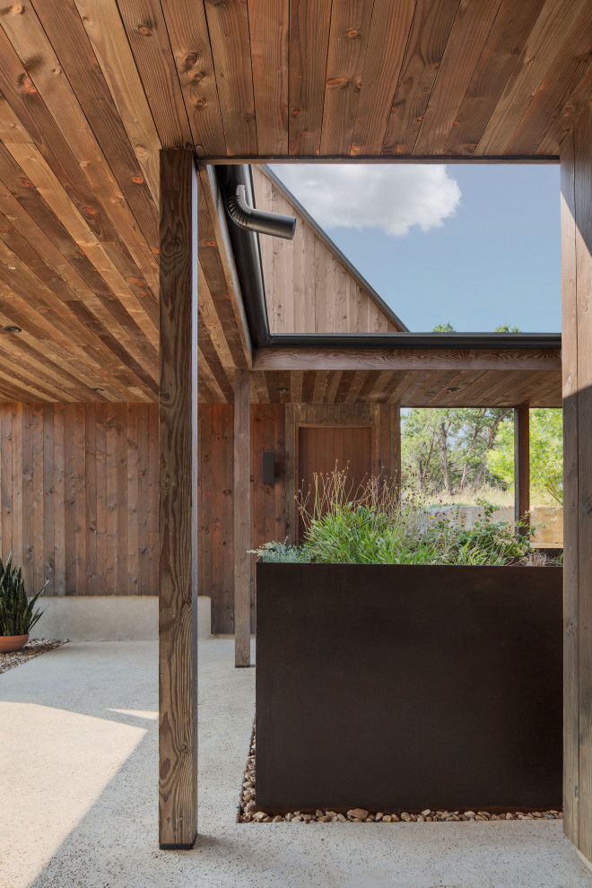 Entryway - contemporary entryway idea in Austin
