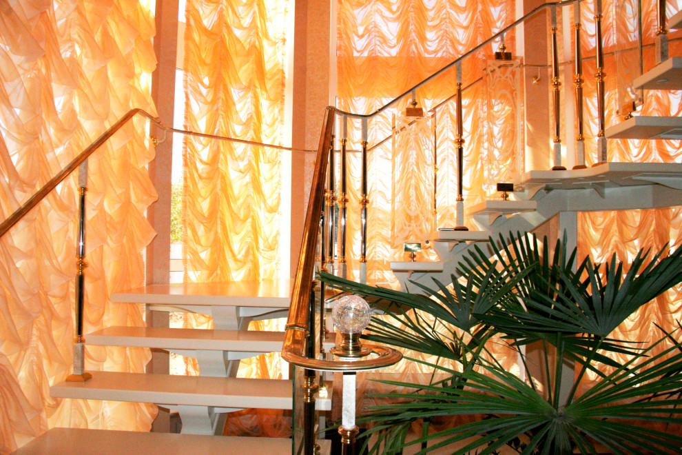 Современная лестница с ограждением Grande forge(Франция) в комбинации со стеклом