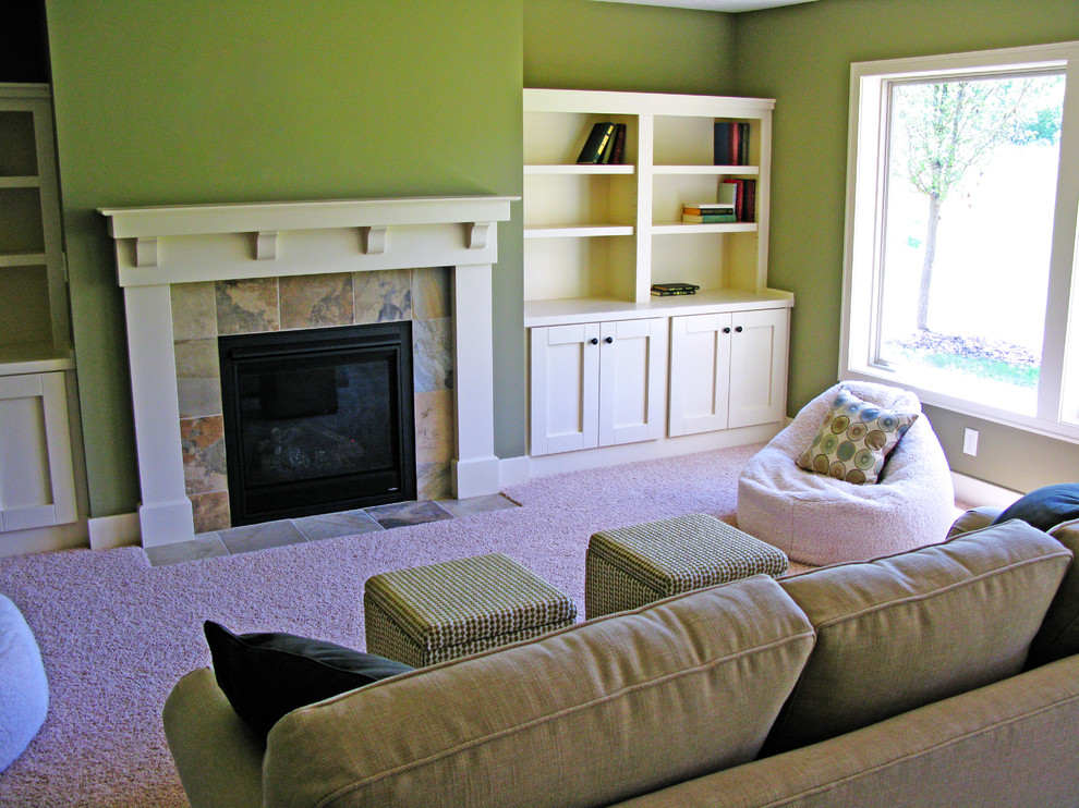 Inspiration for a traditional living room in Grand Rapids.