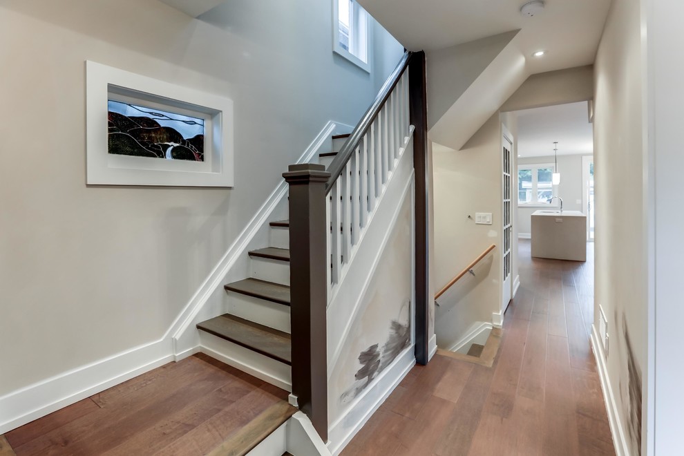 Transitional hallway photo in Toronto