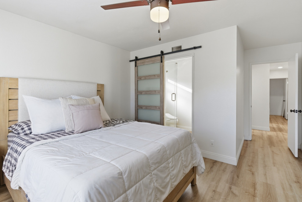 Bedroom - bedroom idea in Orange County