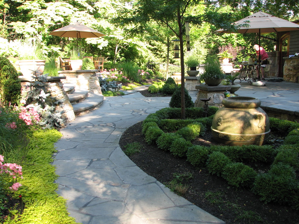 Inspiration for a traditional garden in New York.