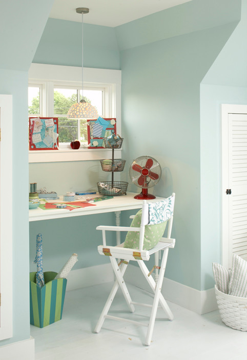 Inspiration for a mid-sized beach style kids' room for girls in Tampa with beige walls, porcelain floors and white floor.