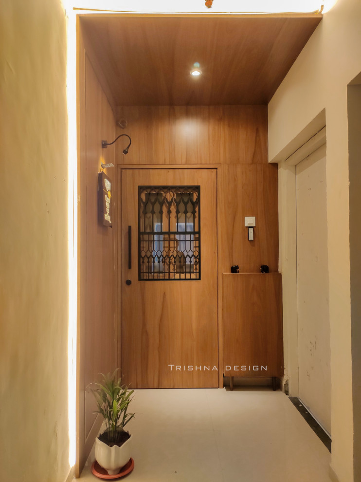 This is an example of a modern entryway in Mumbai.
