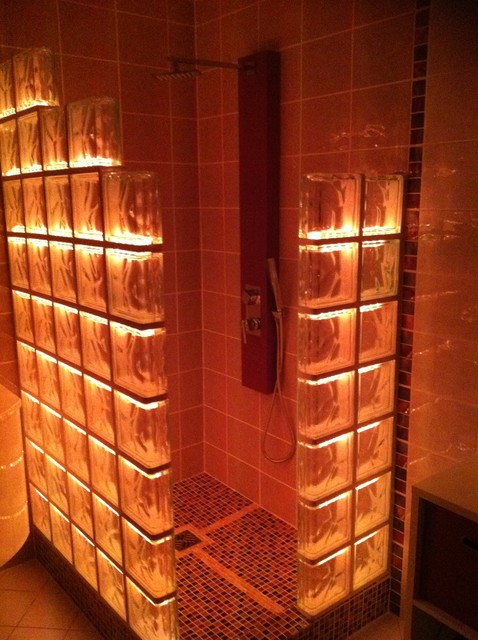 cabine de douche en briques de verre avec un éclairage par LED -  Contemporain - Grenoble - par Wiik Décoration Rénovation | Houzz