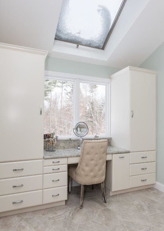 Example of a transitional bathroom design in Boston