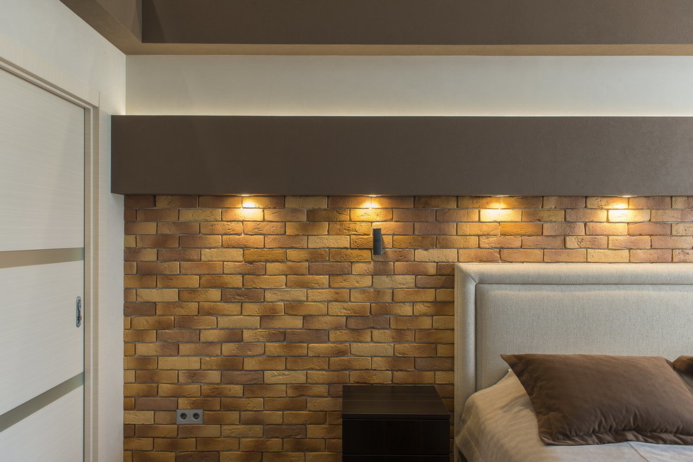 Частная квартира для него