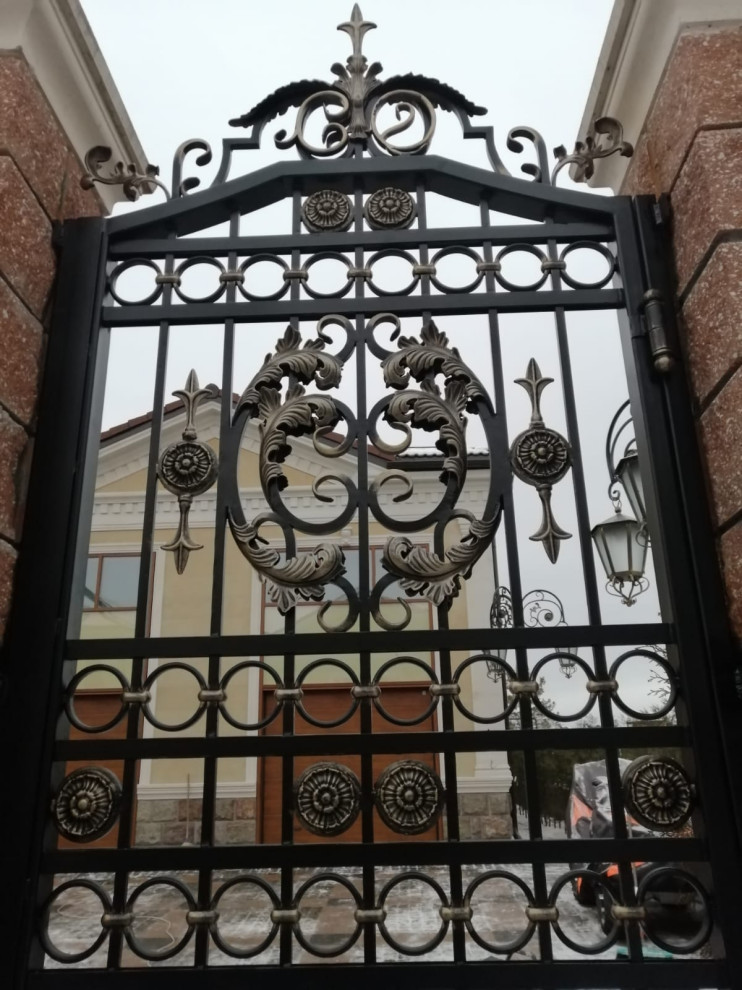 Декоративные ворота и ограждения