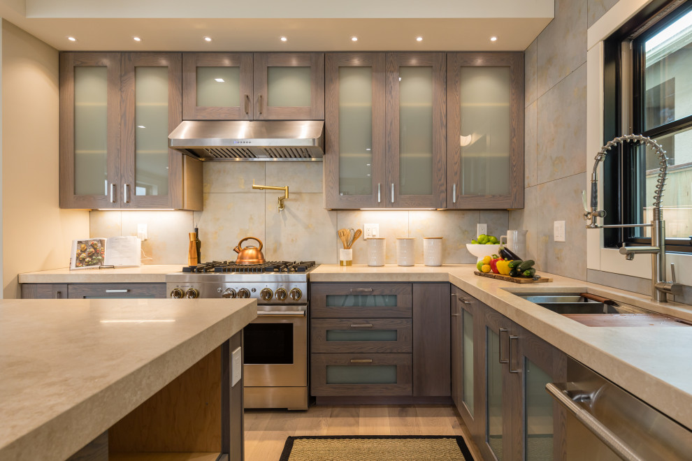 Inspiration for a modern kitchen remodel in San Francisco