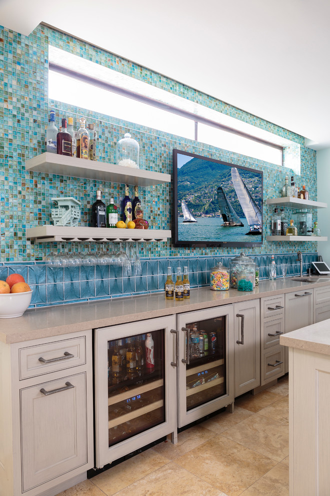 Beach style home bar in Los Angeles.