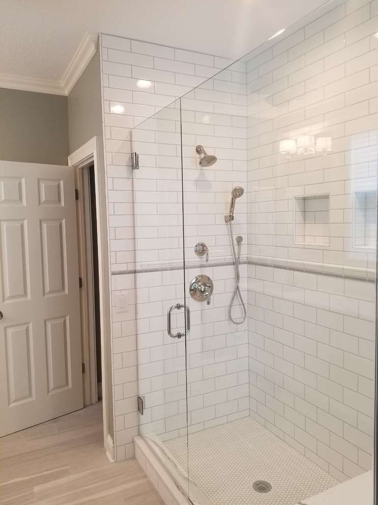This is an example of a mid-sized transitional master bathroom in Columbus with flat-panel cabinets, white cabinets, an alcove shower, a two-piece toilet, white tile, ceramic tile, green walls, porcelain floors, an undermount sink, engineered quartz benchtops, grey floor and a hinged shower door.