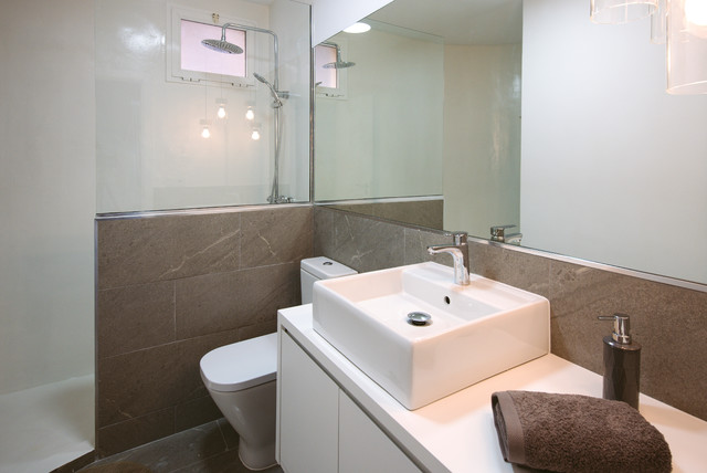 Proyecto Miramar, reforma integral y decoraci&oacute;n de vivienda para explotaci&oacute;n contemporary-bathroom
