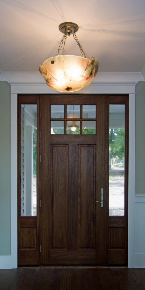 Inspiration for a traditional entryway in Wilmington.
