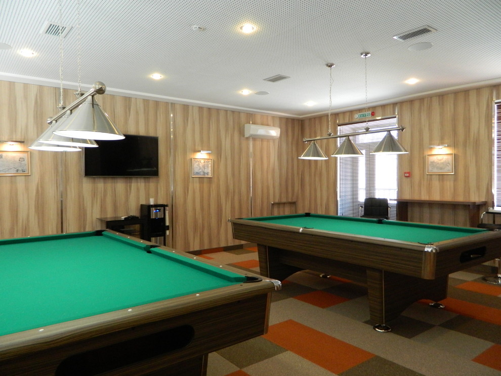 Частная бильярдная в современном стиле
