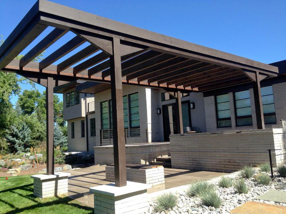 Inspiration for a transitional landscaping in Denver.
