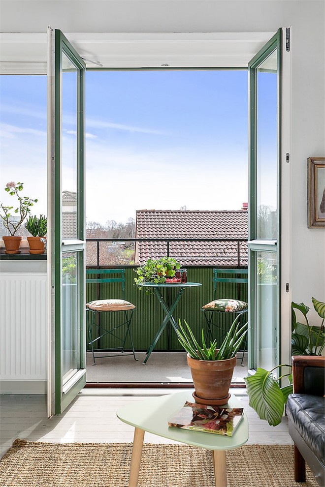 This is an example of a scandinavian balcony in Stockholm.