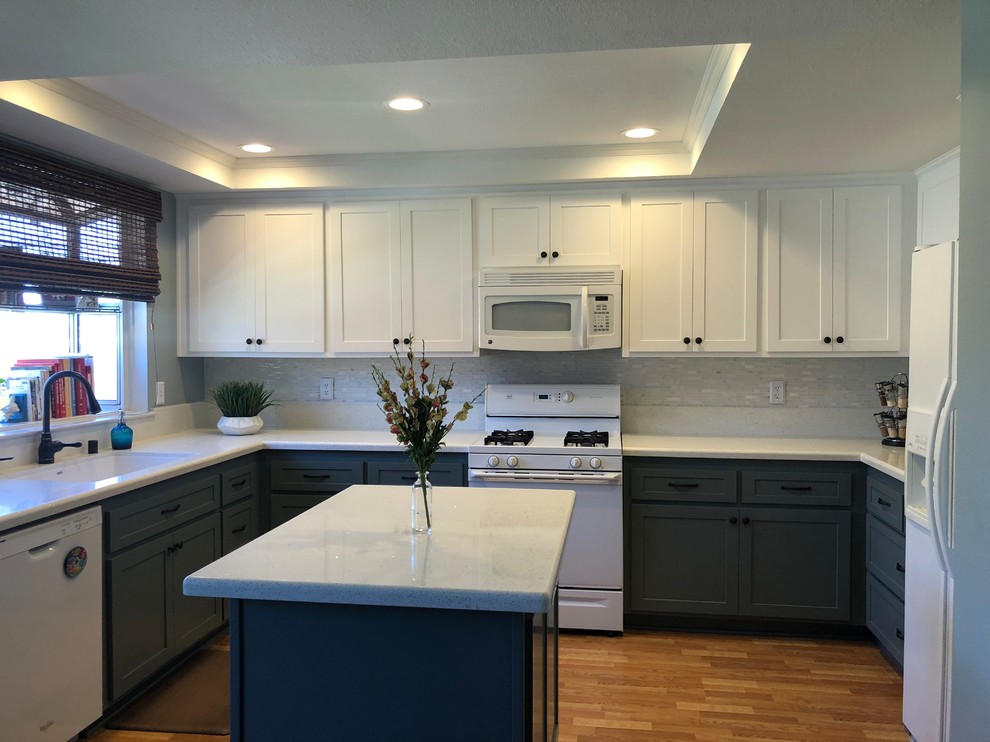 Kitchen - transitional kitchen idea in Orange County