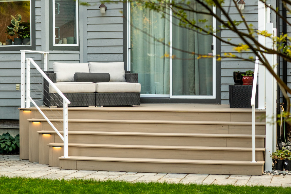 Transitional home design photo in Vancouver