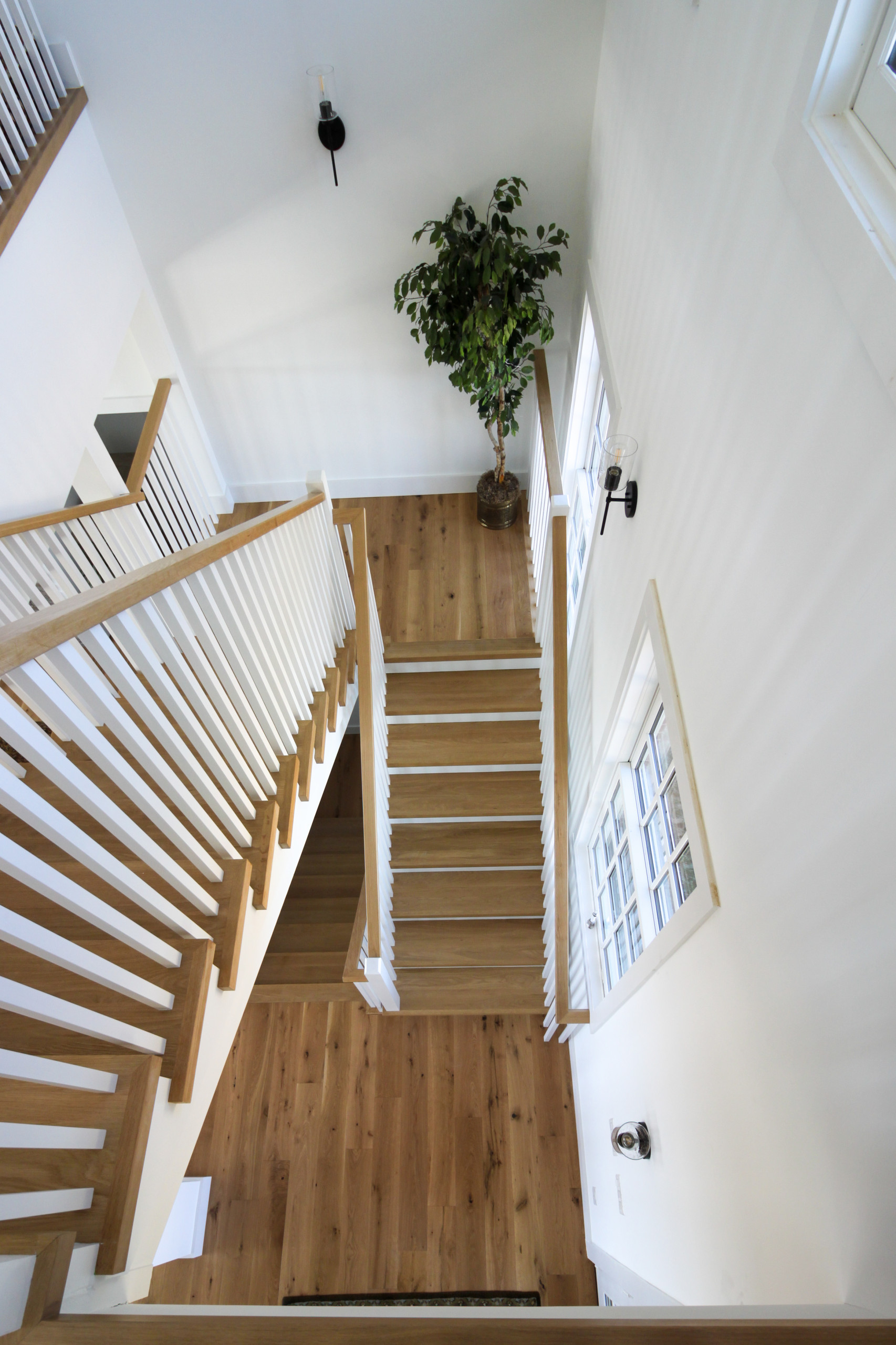 91_U-Shaped Floating Staircase Surrounded by Bucolic Mountain Views, Winchester,