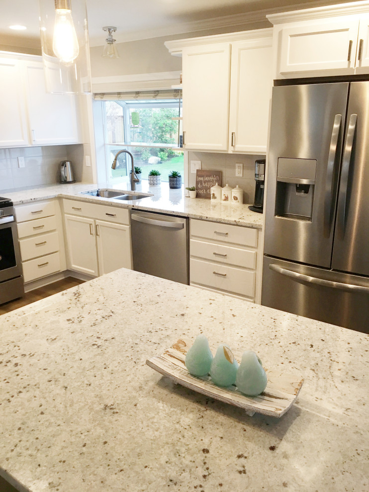 Kitchen - transitional kitchen idea in Seattle