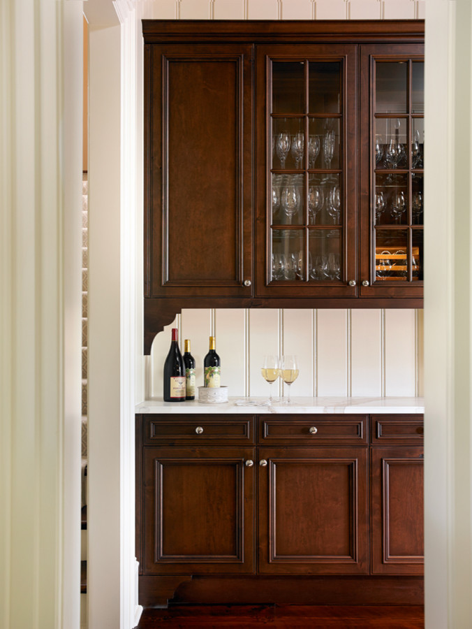 Example of a classic home design design in Atlanta